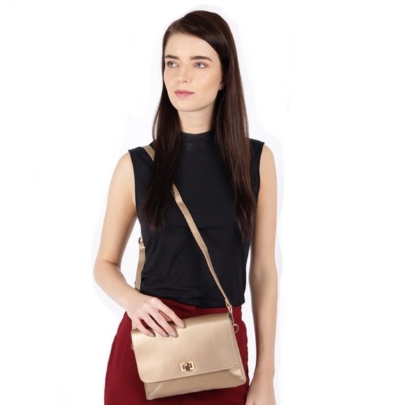 VINTAGE London Crossbody Bag - Picture 4 of 8